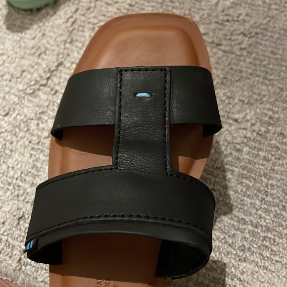 2 for $68 - TOMS Ortholite Vegan Slides - Picture 2 of 5